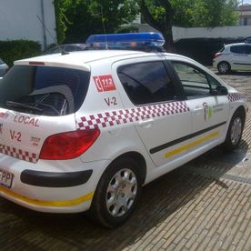 Megarótulo MegaGroupsur automóvil de policía